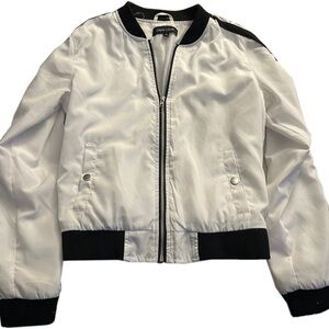 White medium cropped thin jacket